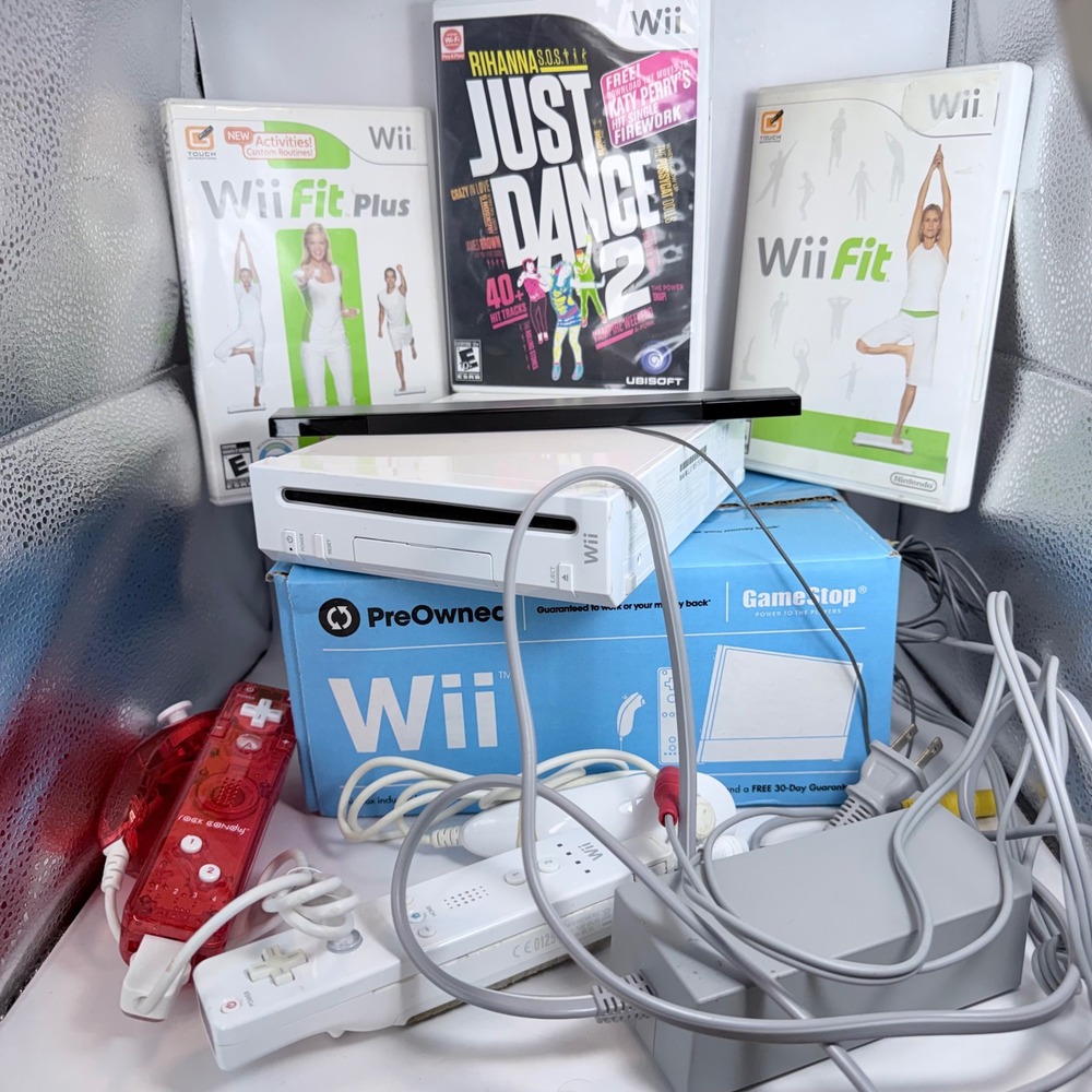 Nintendo Wii Console Bundle RVL-001 GameCube Port 2 Controllers 3 Games White